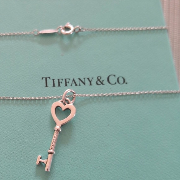 Return to Tiffany Heart Key chain necklace - Picture 2 of 7